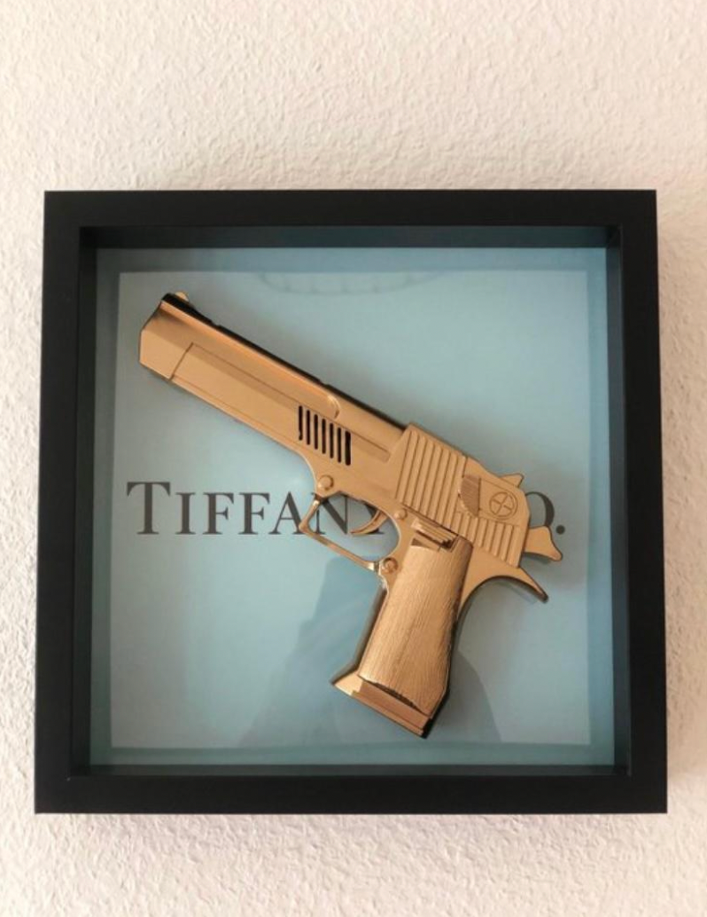 Super Shiny Golden War on Tiffany & Co. - PopArt Kunst