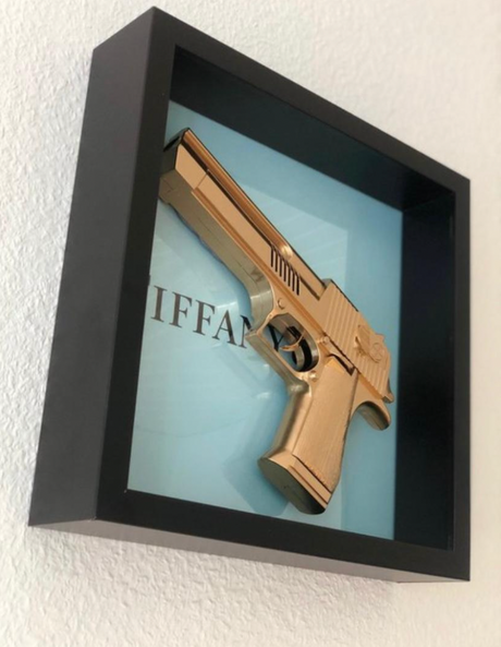 Super Shiny Golden War on Tiffany & Co. - PopArt Kunst