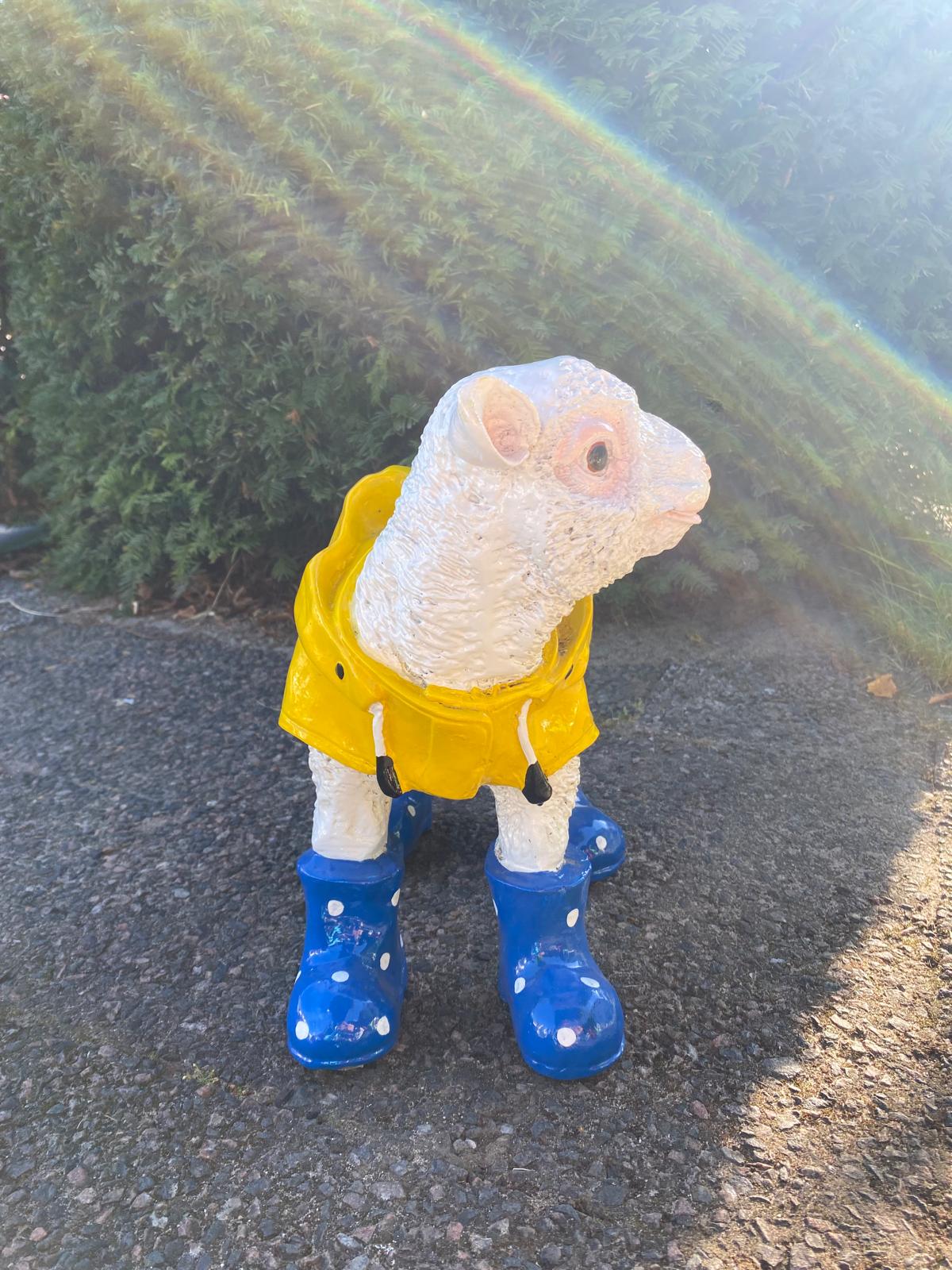 Schlecht-Wetter Lamm // Lamm mit Friesennerz - Gartenfigur