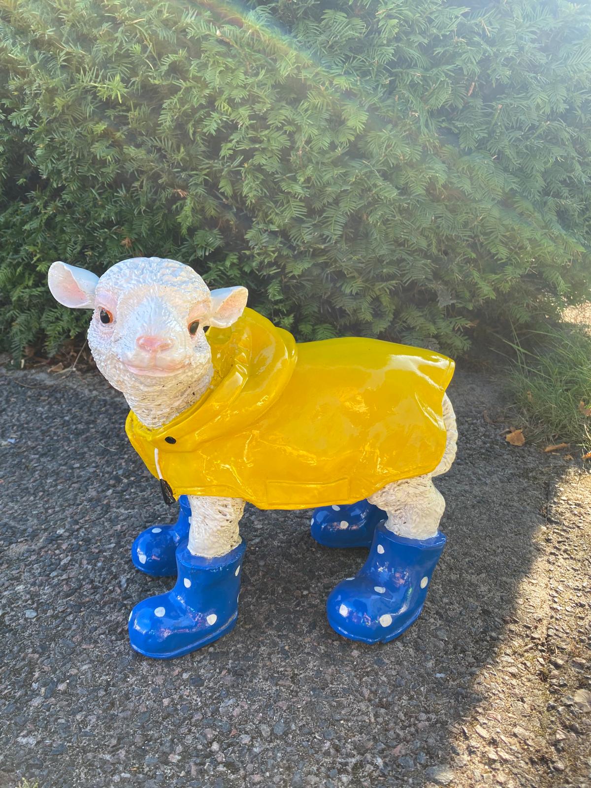 Schlecht-Wetter Lamm // Lamm mit Friesennerz - Gartenfigur